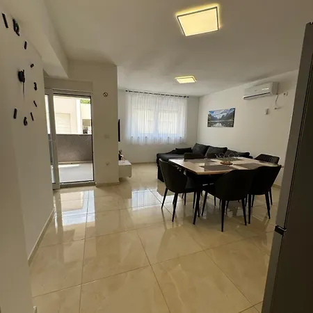 Apartment Apartman Cosic *